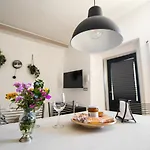 Dream House 度假居 *